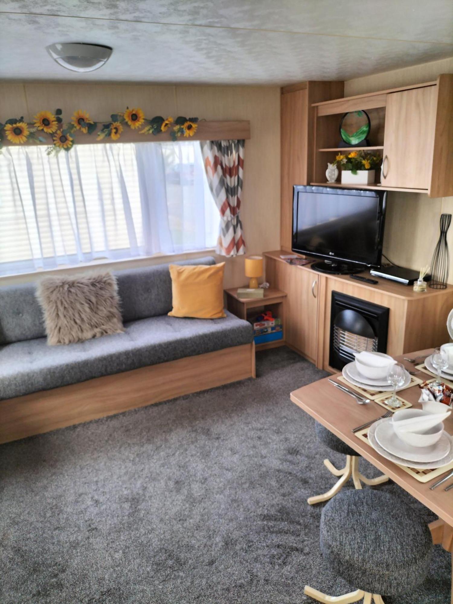 3 Bedroom Caravan, Edi Rita, Robin Hood, Pet Friendly Meliden エクステリア 写真